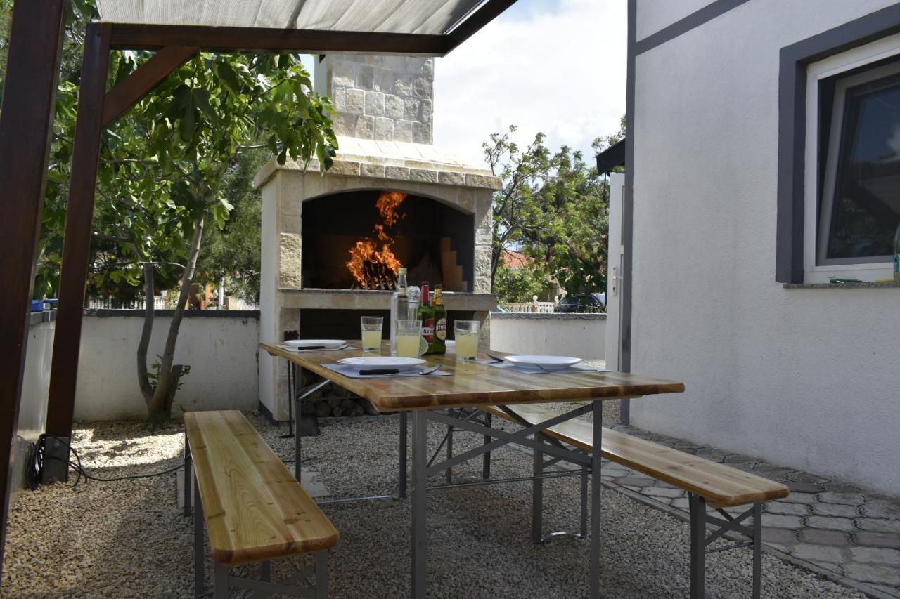 Apartmani Cvangic Vir Esterno foto