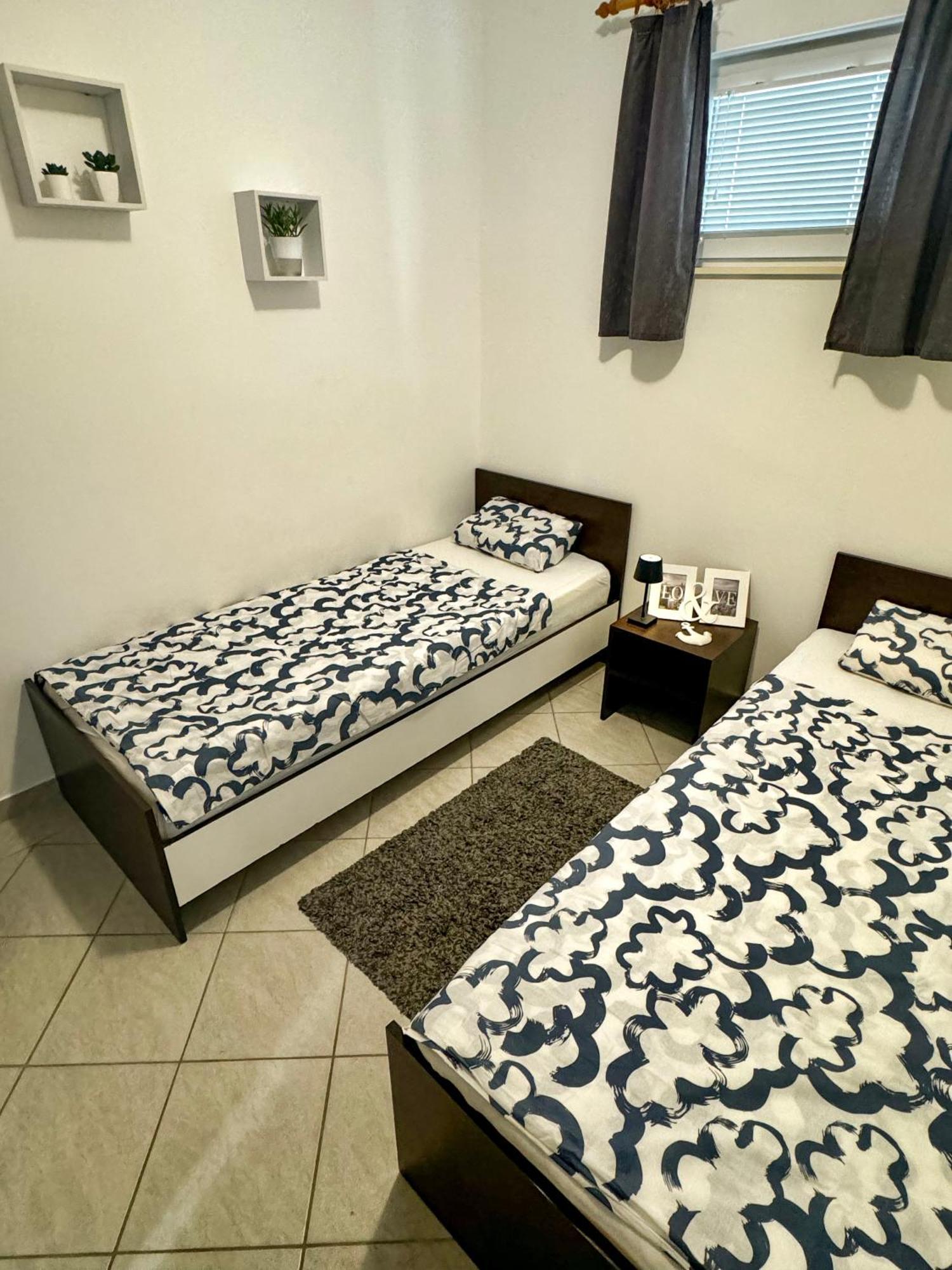 Apartmani Cvangic Vir Esterno foto