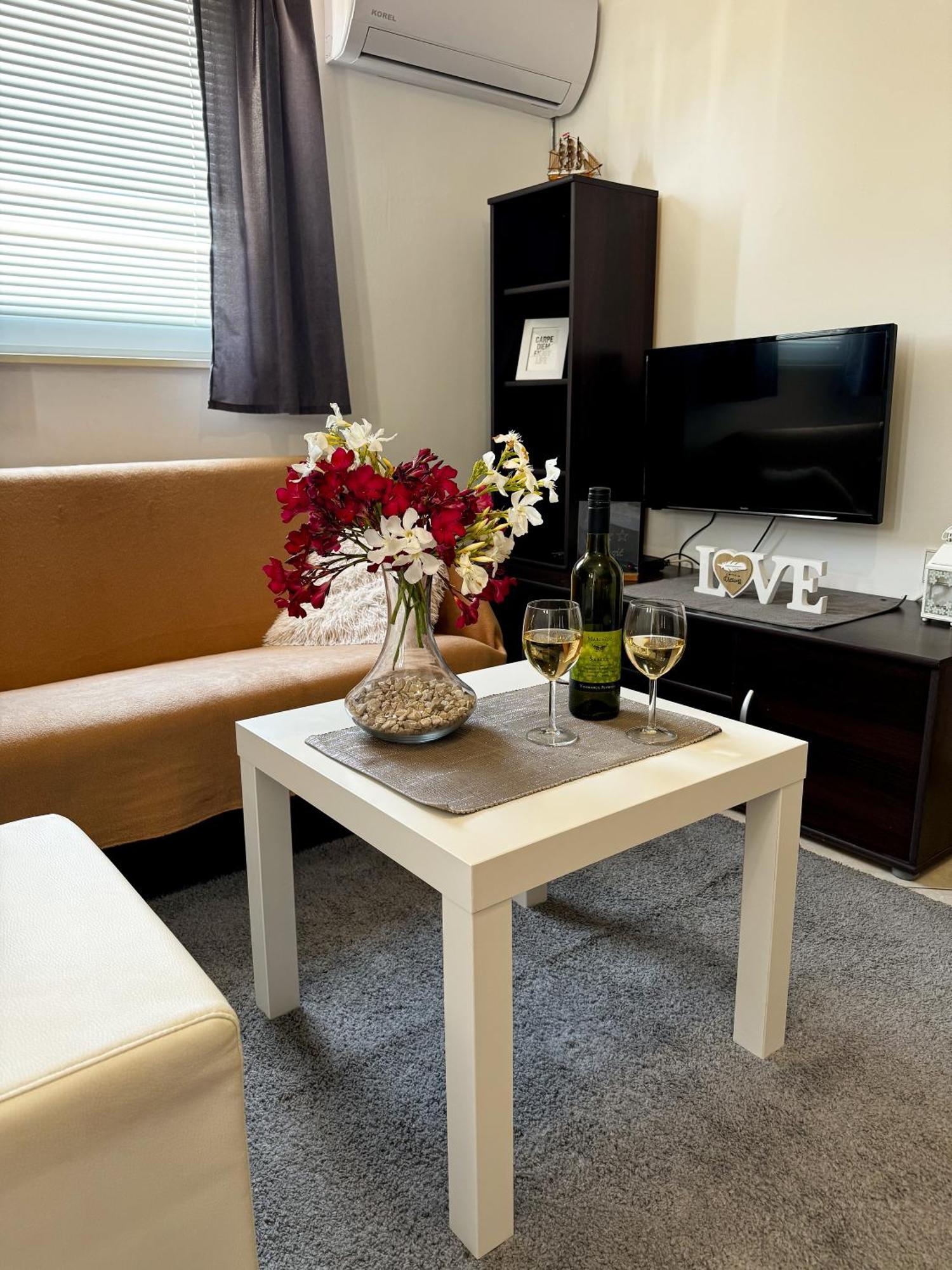 Apartmani Cvangic Vir Esterno foto