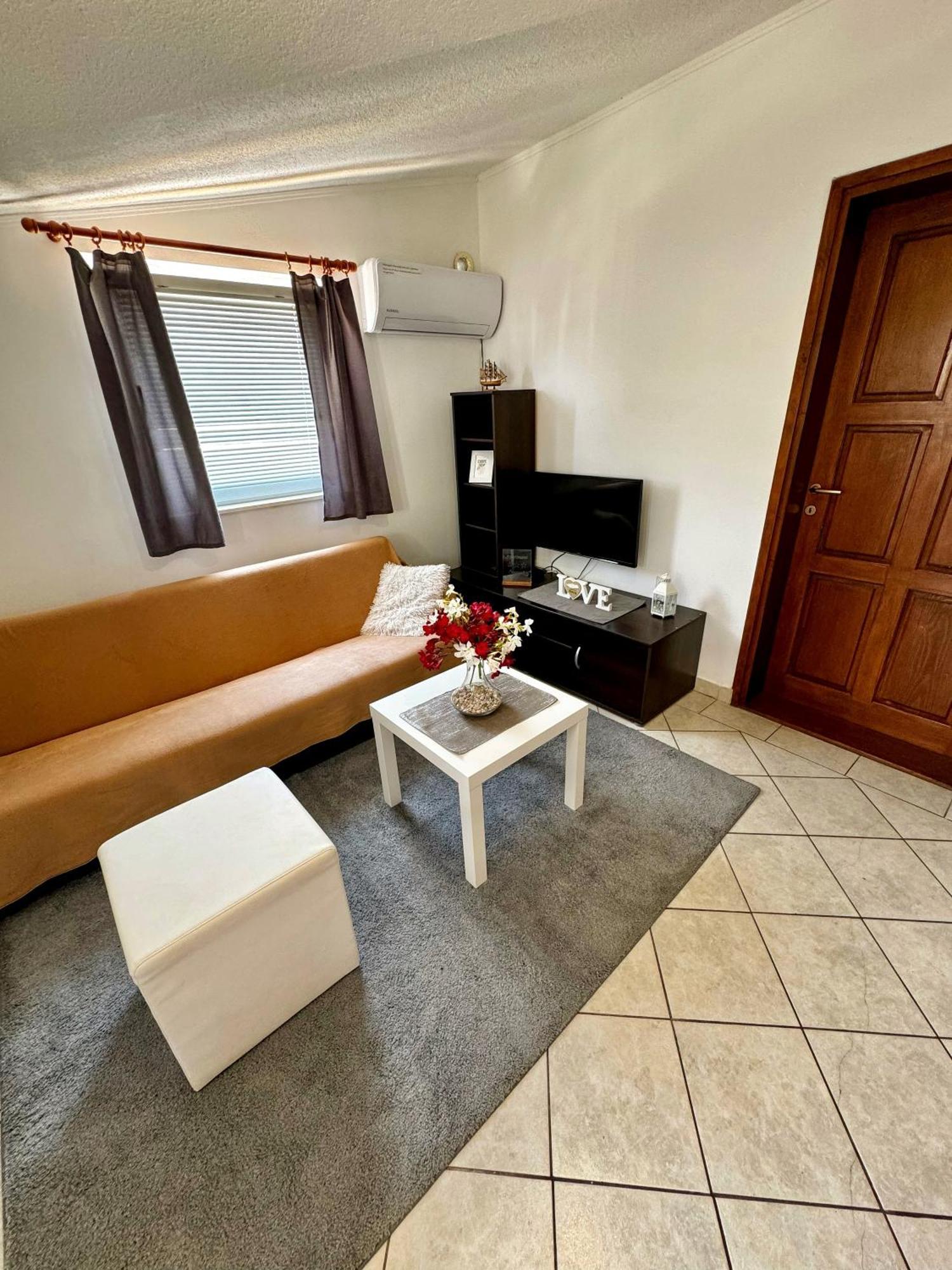 Apartmani Cvangic Vir Esterno foto