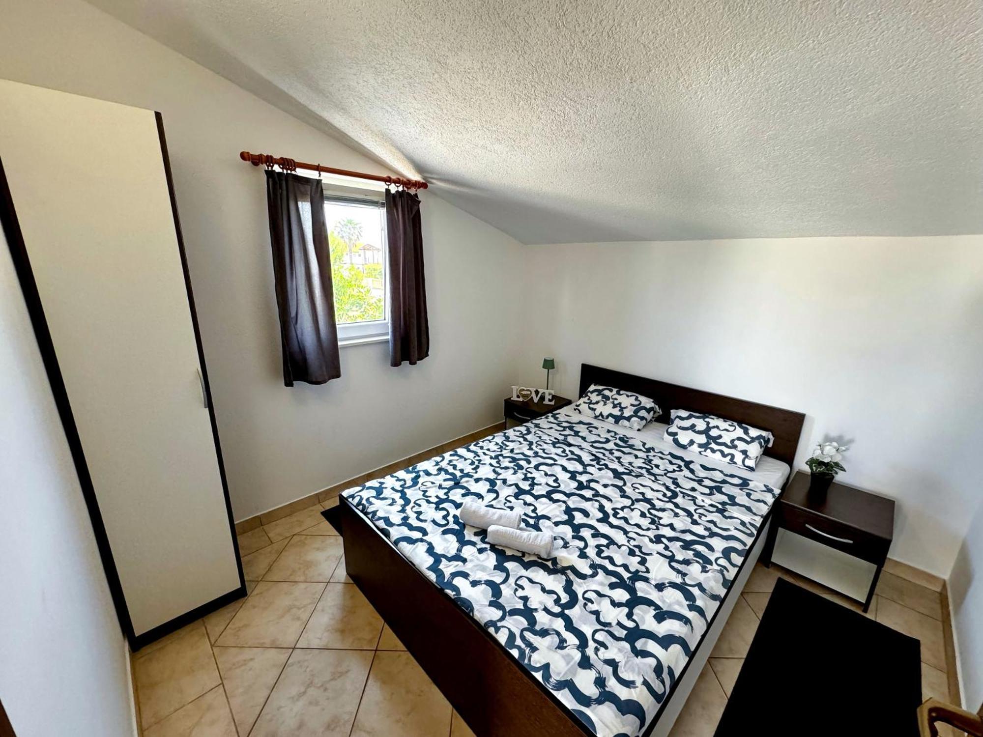 Apartmani Cvangic Vir Esterno foto