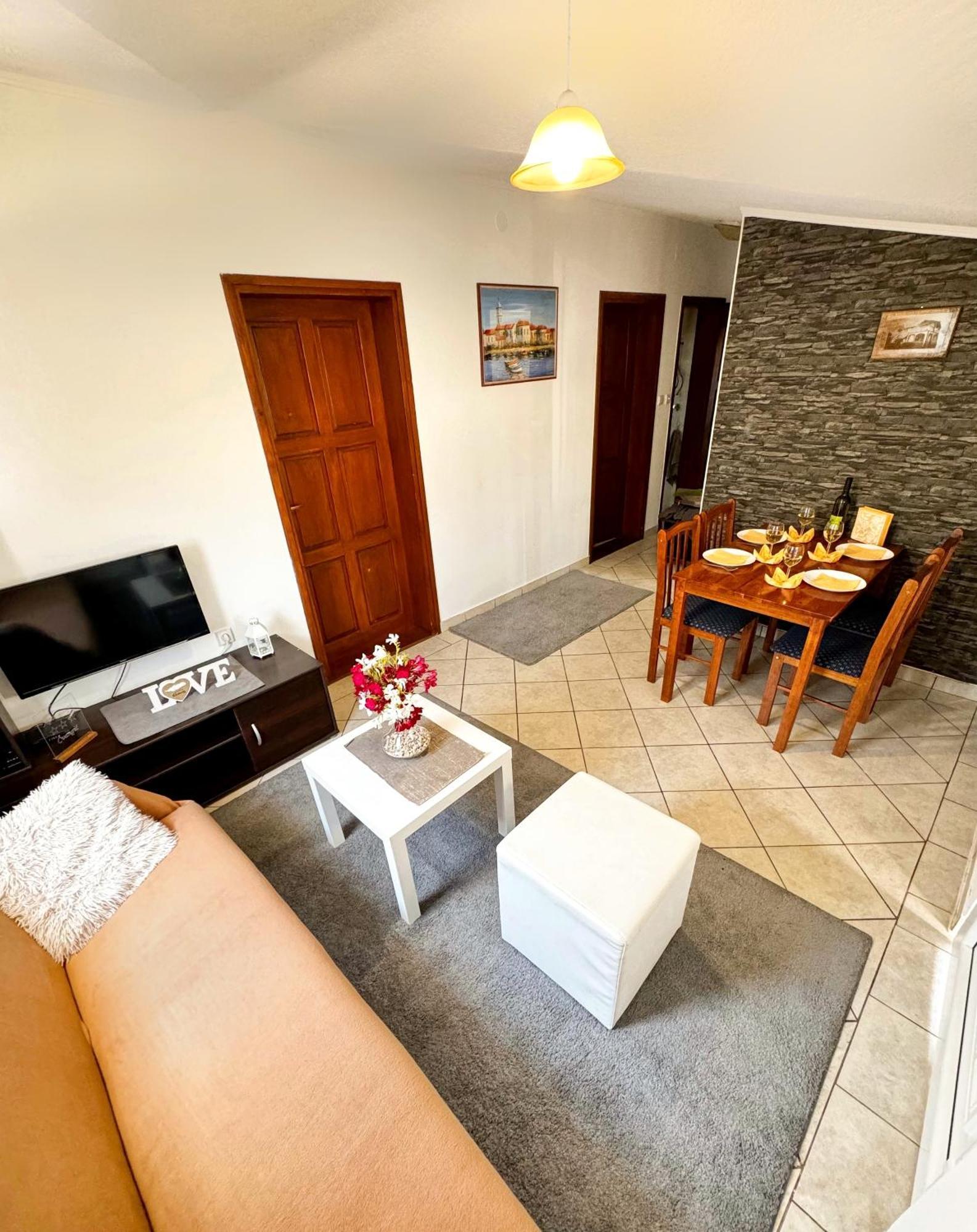 Apartmani Cvangic Vir Esterno foto