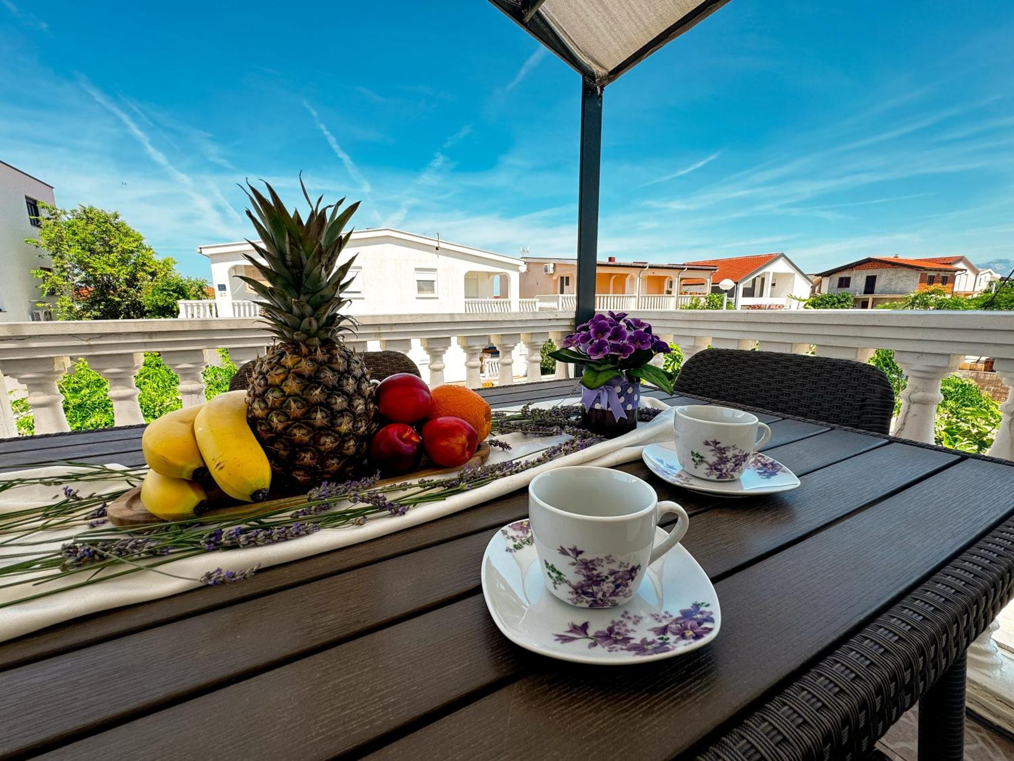 Apartmani Cvangic Vir Esterno foto