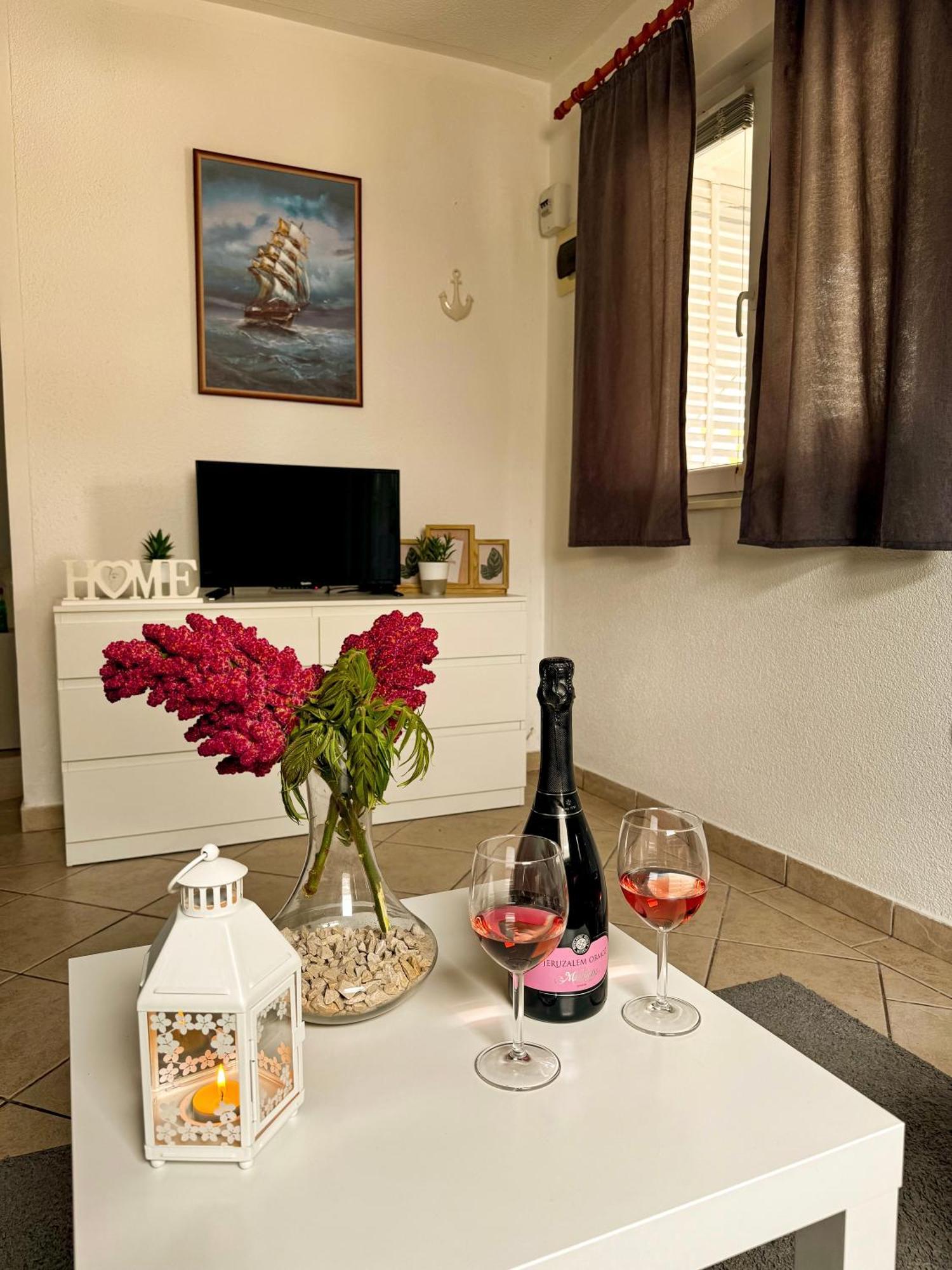 Apartmani Cvangic Vir Esterno foto