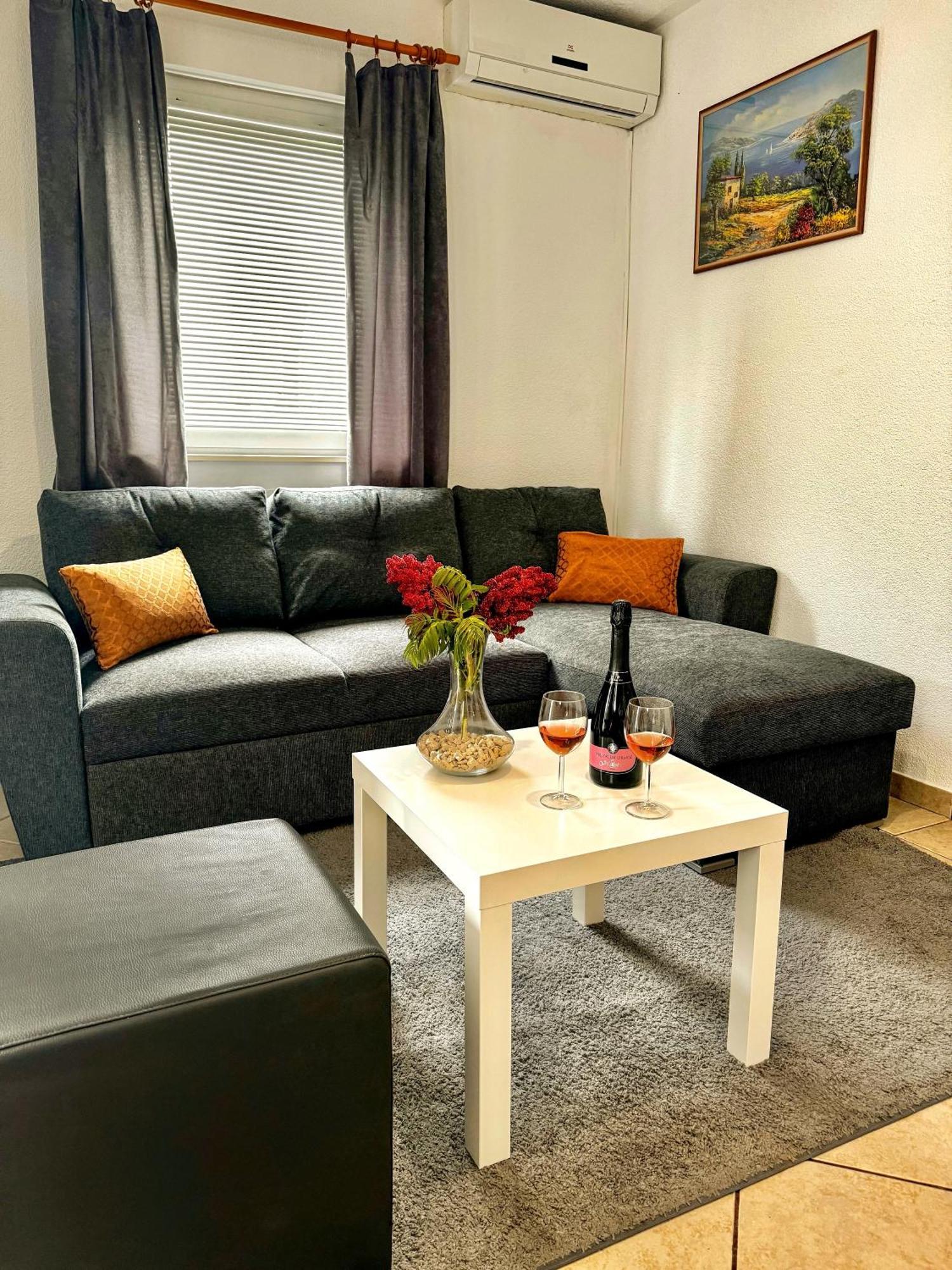 Apartmani Cvangic Vir Esterno foto