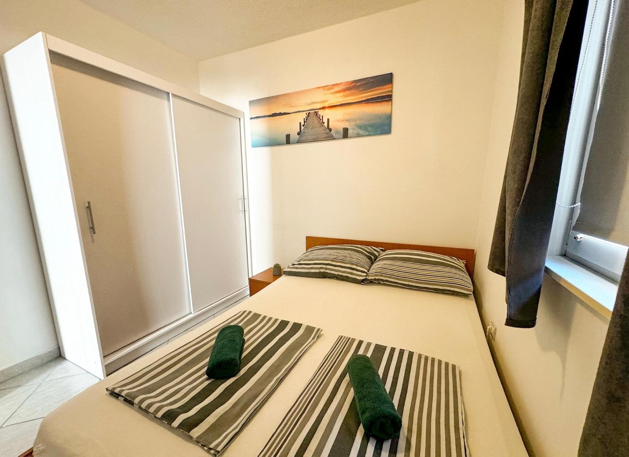 Apartmani Cvangic Vir Esterno foto